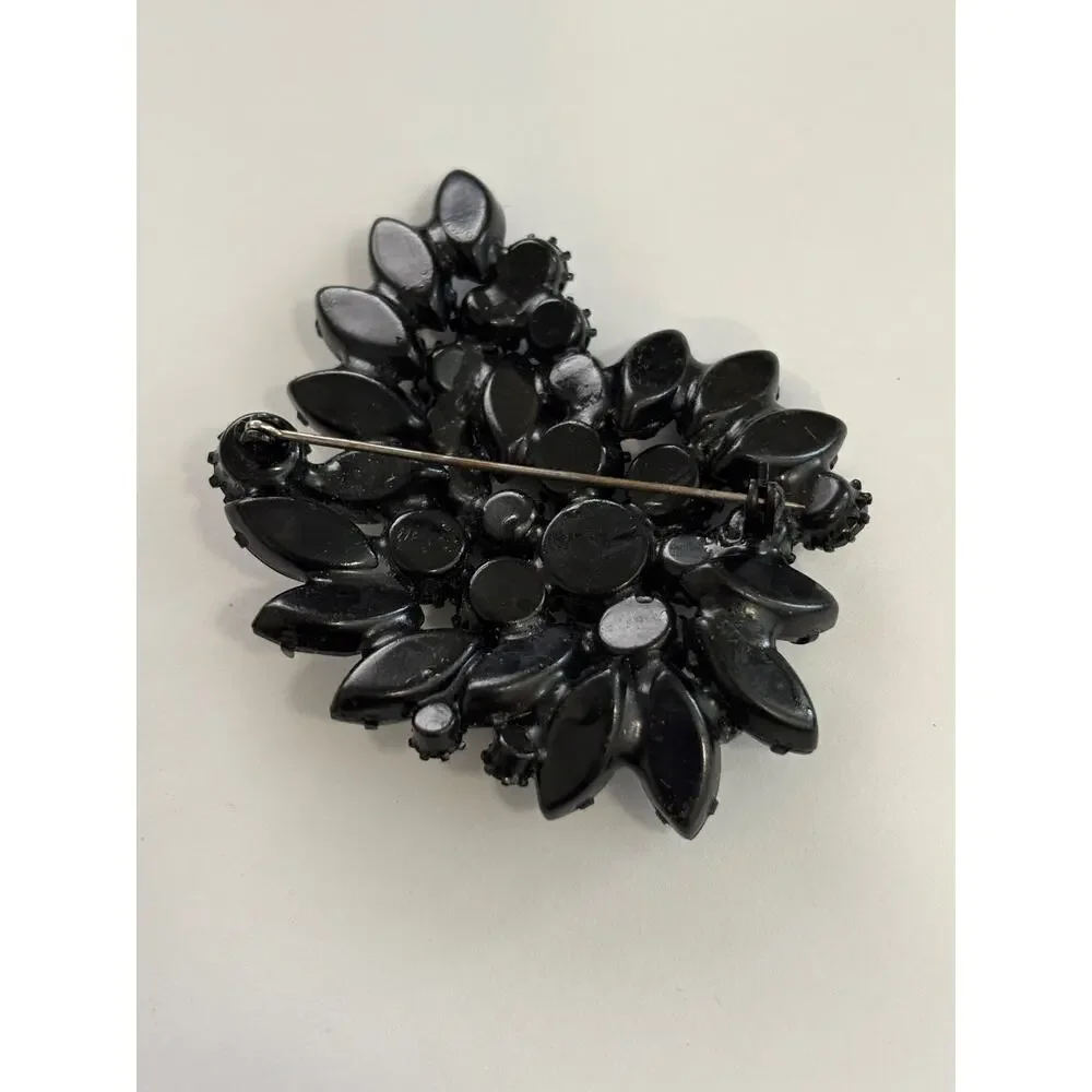 Vintage Weiss Brooch Black Stones Signed